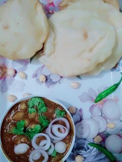 छोले भटूरे (chole bhature recipe in Hindi) रेसिपी मुख्य फोटो