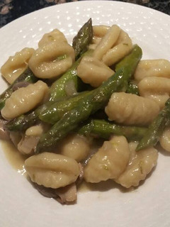 A picture of Gnocchi with Asparagus and Mushrooms.