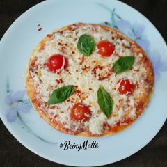 A picture of Margherita Pizza.
