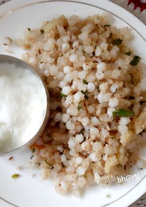 साबूदाना खिचड़ी (Sabudana khichdi recipe in Hindi) रेसिपी मुख्य फोटो