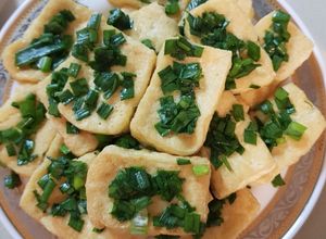 Hình của món Đậu rán tẩm hành.