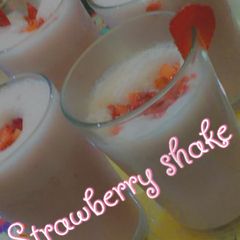 A picture of Strawberry shake😋😋.