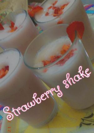 A picture of Strawberry shake😋😋.