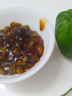 सिमला मिरचीचे लोणचे (shimla mirchi lonche recipe in marathi) रेसिपी चे मुख्य फोटो