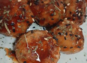 Foto principal de Yakitori vegano // Albóndigas de soja texturizada