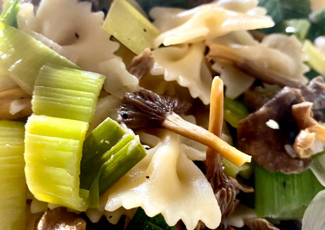 Pâtes, chanterelles et poireau