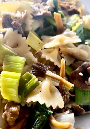 Une photo de Pâtes, chanterelles et poireau