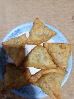 समोसा (samosa recipe in hindi) रेसिपी मुख्य फोटो