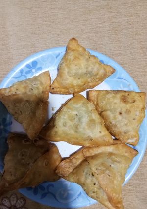 समोसा (samosa recipe in hindi) रेसिपी मुख्य फोटो