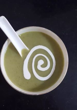 A picture of Broccoli almond soup.