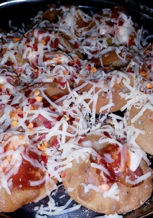 A picture of Pizza puri.