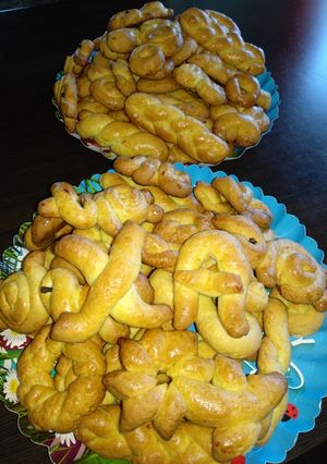 Фото Traditional Greek Easter biscuits "koulourakia".