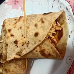 A picture of Anda paratha.