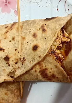 A picture of Anda paratha.
