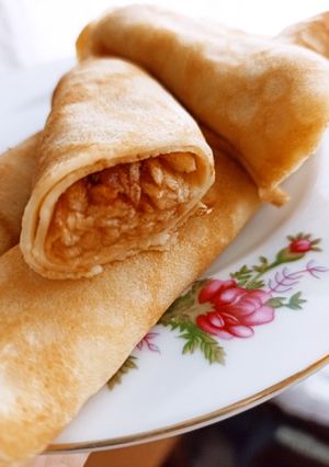 Фото Блинчики с яблоком и корицей.