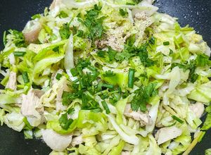 Hình của món Bắp cải xào thịt.