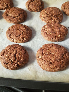 Una foto de Cookies de chocolate, almendra y canela