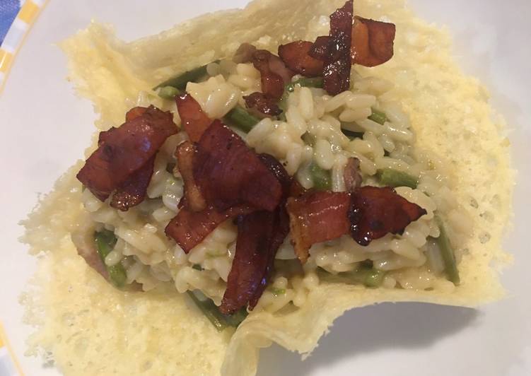 Risotto asparagi e speck in crosta di parmigiano