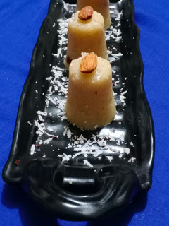 सूजी हलवा (Suji halwa recipe in Hindi) रेसिपी मुख्य फोटो