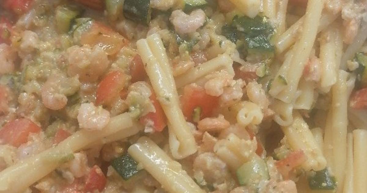 Ricetta Insalata di pasta con pesto di zucchine gamberetti e pomodoro ...