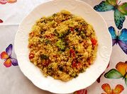 Una foto de couscous berenjena calabacin