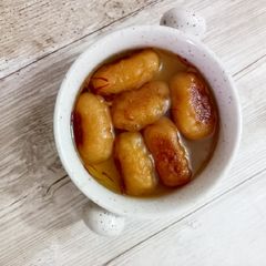 A picture of Gulab Jamun.