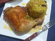 Una foto de curry con pollo al horno