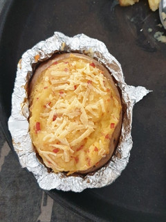 Una foto de Papas rellenas al horno con Jamón y queso