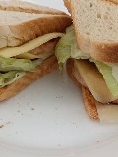 Una foto de Hamburguesas en pan de sándwich