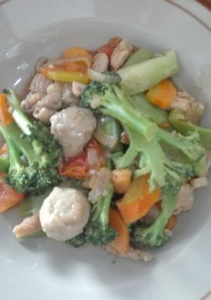 Foto resep Cah ayam brokoli lada
