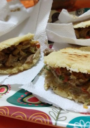 Una foto de Arepas rellenas de carne ♥️