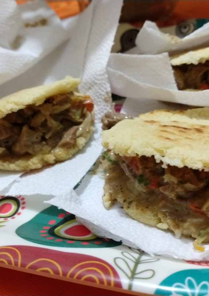 Una foto de Arepas rellenas de carne ♥️