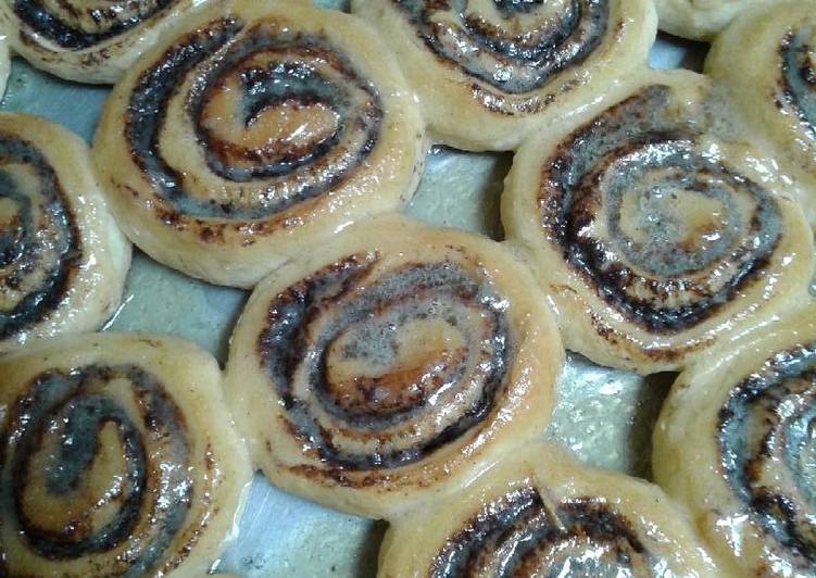 Cinnamon roll with chocolate filling and cheese cream frosting