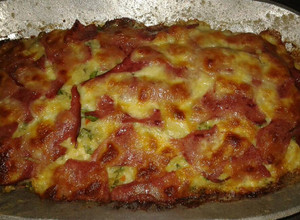 Una foto de Tarta de sobra de arroz con verduras jamón y queso mozzarella