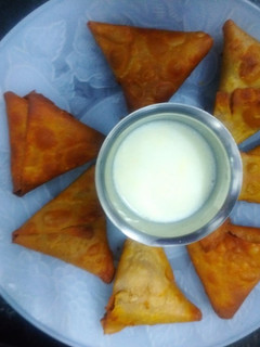 வெங்காய சமோசா(Venkaya samosa recipe in tamil) செய்முறை முக்கிய புகைப்படம்