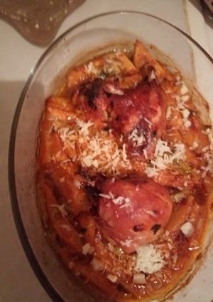 صورة لوصفة غراتان بطاطا مقلية بصوص حمراء