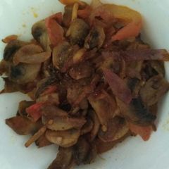 A picture of Onion mushroom stir fry.
