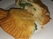 Una foto de masa para empanada camaron