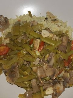 Una foto de Judías con champiñones al ajillo (vegano)
