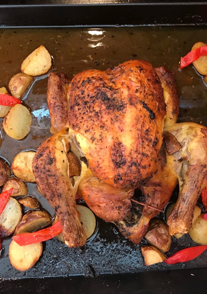 Una foto de Pollo al horno con hierbas provenzales