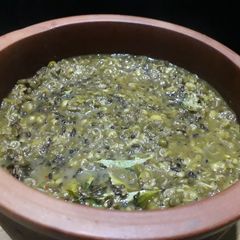 A picture of Moong gathi.