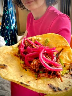 Una foto de Cebolla encurtida con salsa de habanero