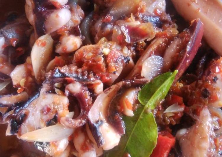 Resep Kepala cumi pedas yummy yang simpel