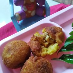 A picture of Stuffed mushroom kola urundai.