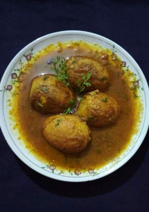A picture of Egg curry.