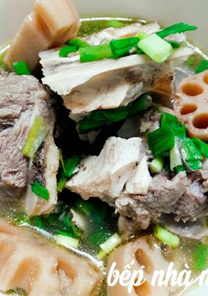 Hình của món Xương đầu heo hầm củ sen.