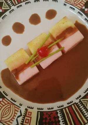 Foto resep Strawberry cake puding with chocolate sauce