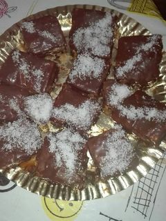 Una foto de Pastelitos crema de naranja mandarina con cobertura de chocolate