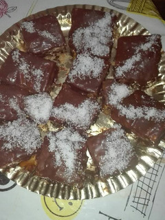 Una foto de Pastelitos crema de naranja mandarina con cobertura de chocolate