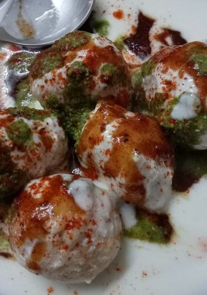 A picture of Dahi Vada.